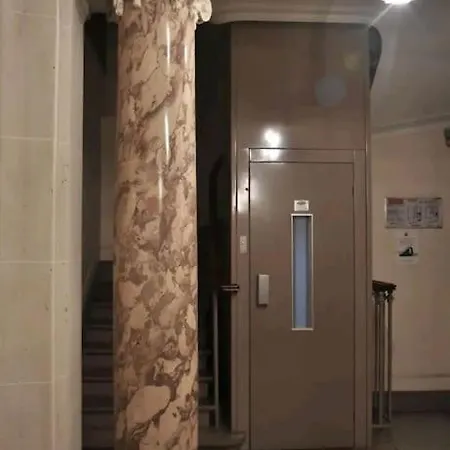 Апартаменты Nid Propre Calme Clair Type Cabine Pied De Notre Dame *